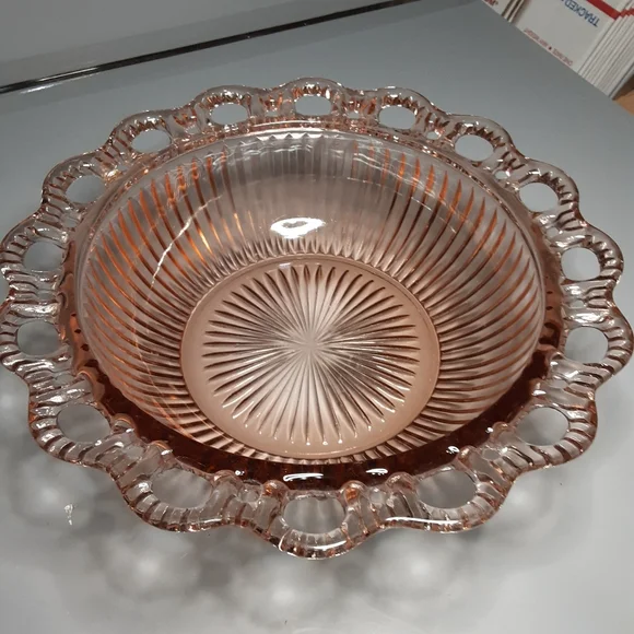 9 1/2" pink depression glass serving bowl - Picture 6 of 9